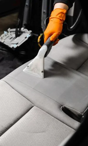 Estro-125 is a powerful car Upholstery Cleaning with a double-stage motor and large capacity detergent tank